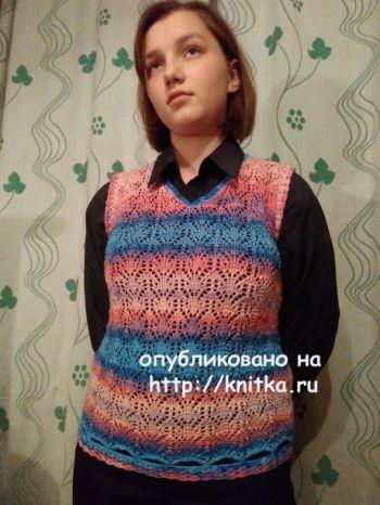 Вяжем жилетки для девочки спицами, большой выбор схем и описания