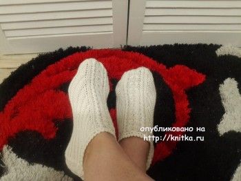 Вяжем тапочки спицами без швов, большой выбор схем и описаний!