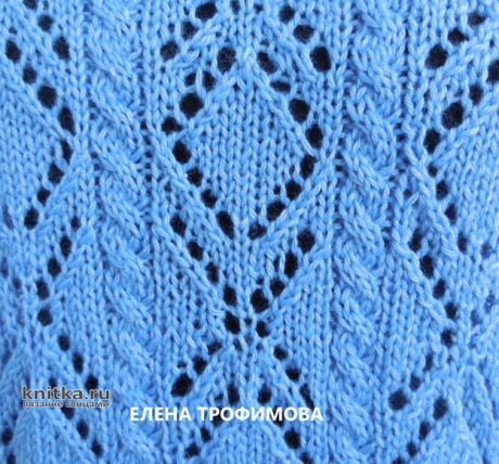 Ажурный жилет связан спицами из шерстяной пряжи. Работы Елены Трофимовой