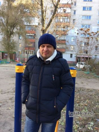 вяжем мужские шапки спицами. большой подбор схем!