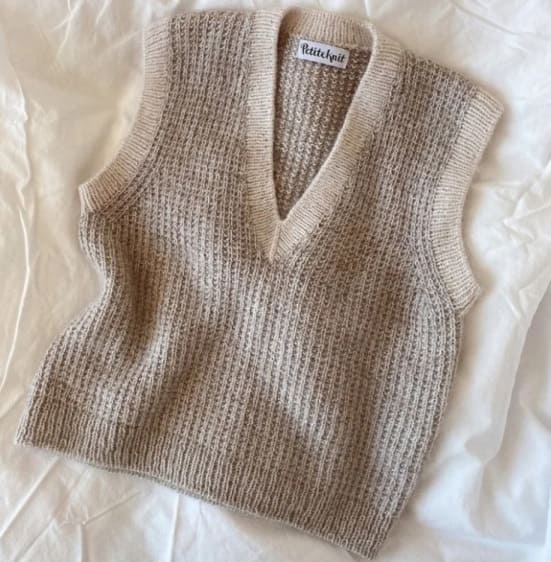 Жилет с V-образным вырезом Knit Friday