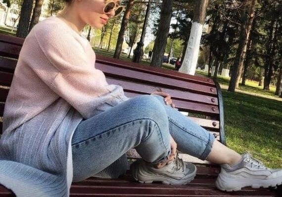 Женское пальто градиентом спицами