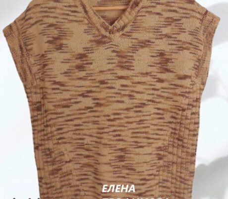 Жилет спицами из пряжи секционного крашения. Работа Елены Трофимовой