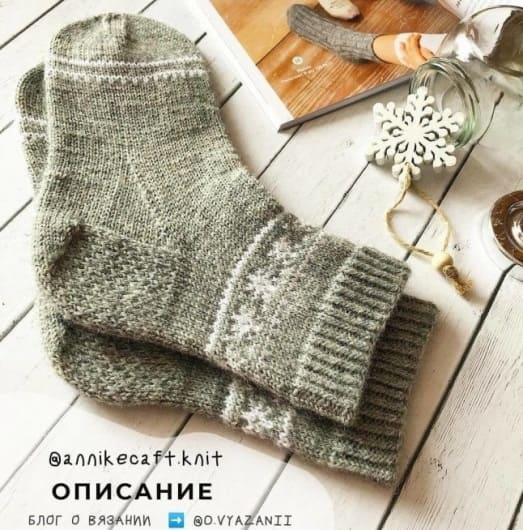 Классические носочки с простым жаккардом спицами